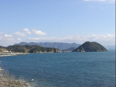 県道から撮影された山や島の写真