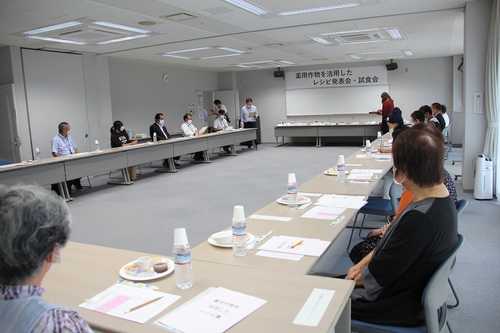 会の様子