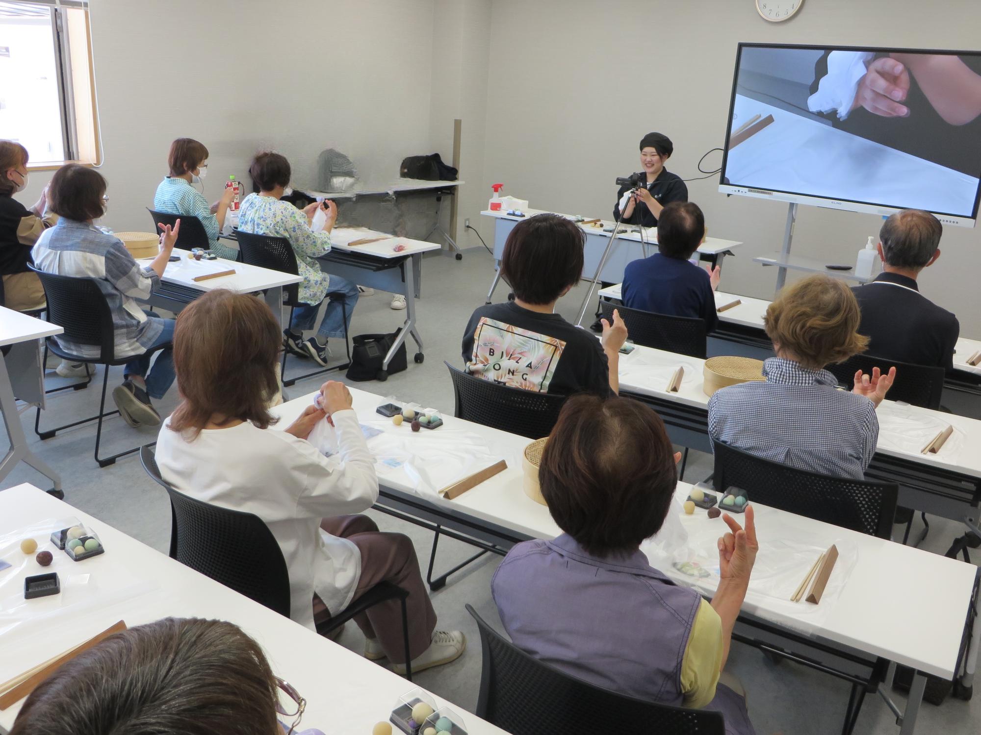詫間町公民館 「和菓子職人と作る四季の和菓子講座」1