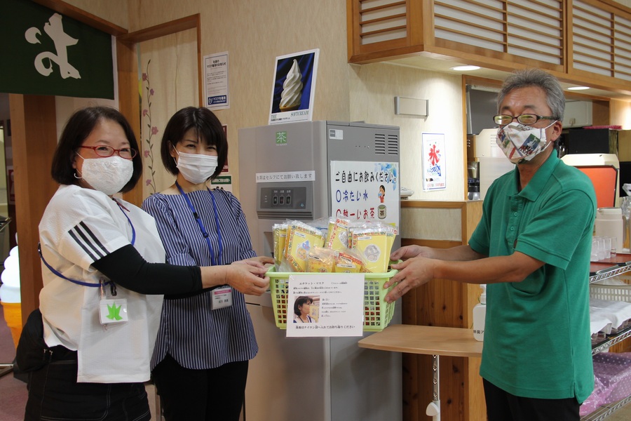 西香川病院よりたかせ天然温泉へエチケットマスクを寄贈