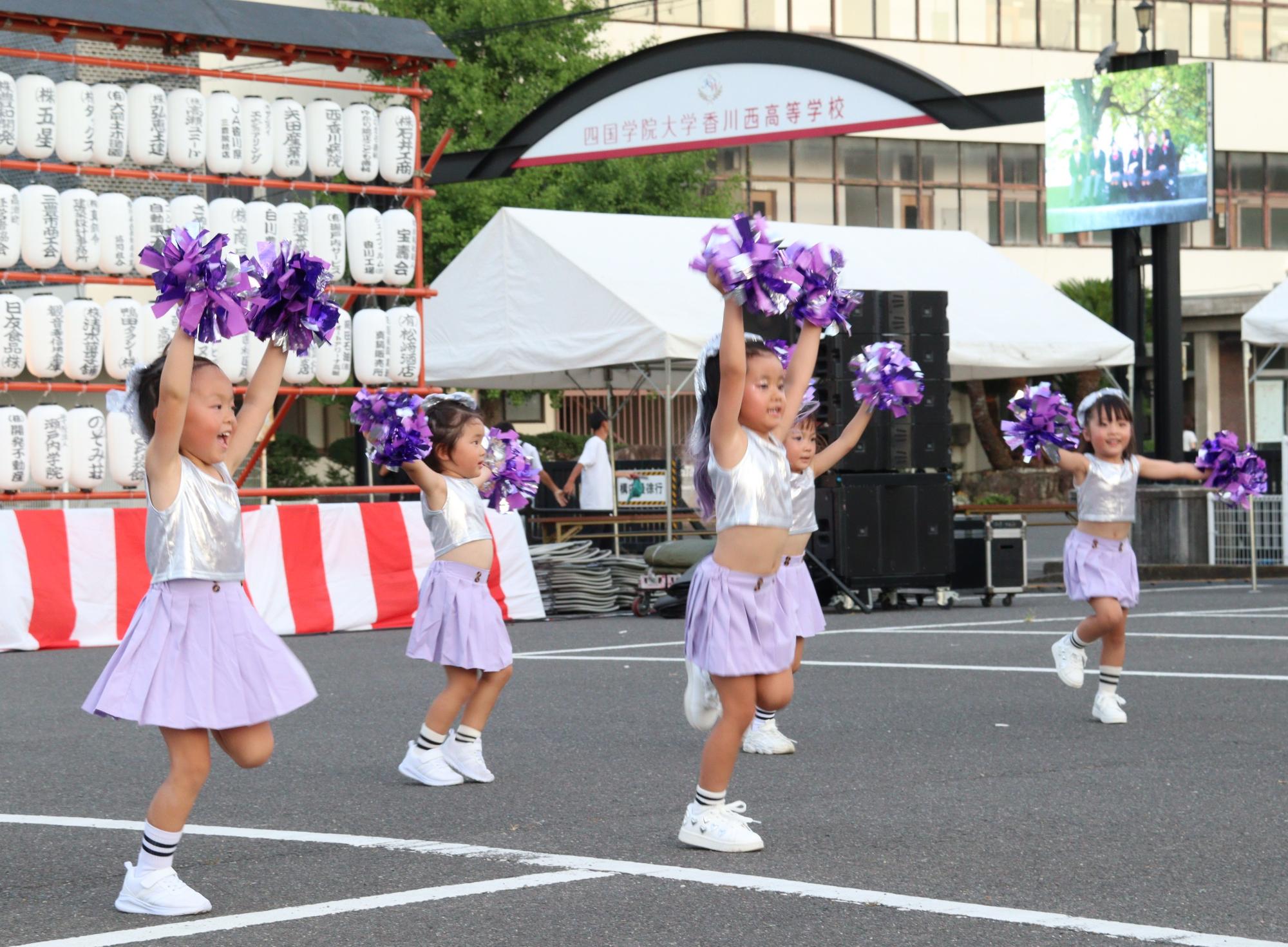子どもたちのダンスパフォーマンス