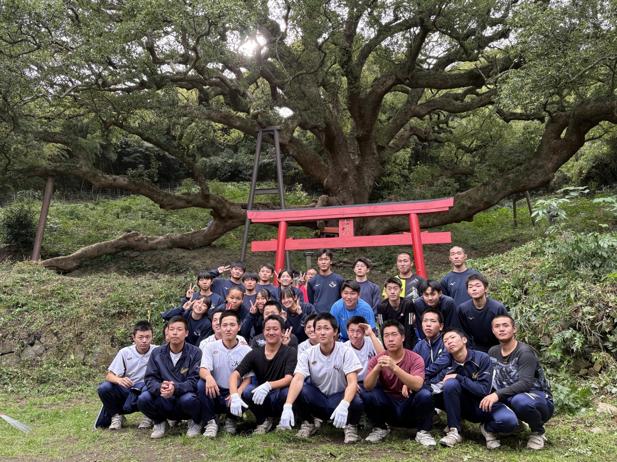 志々島大楠清掃 記念写真