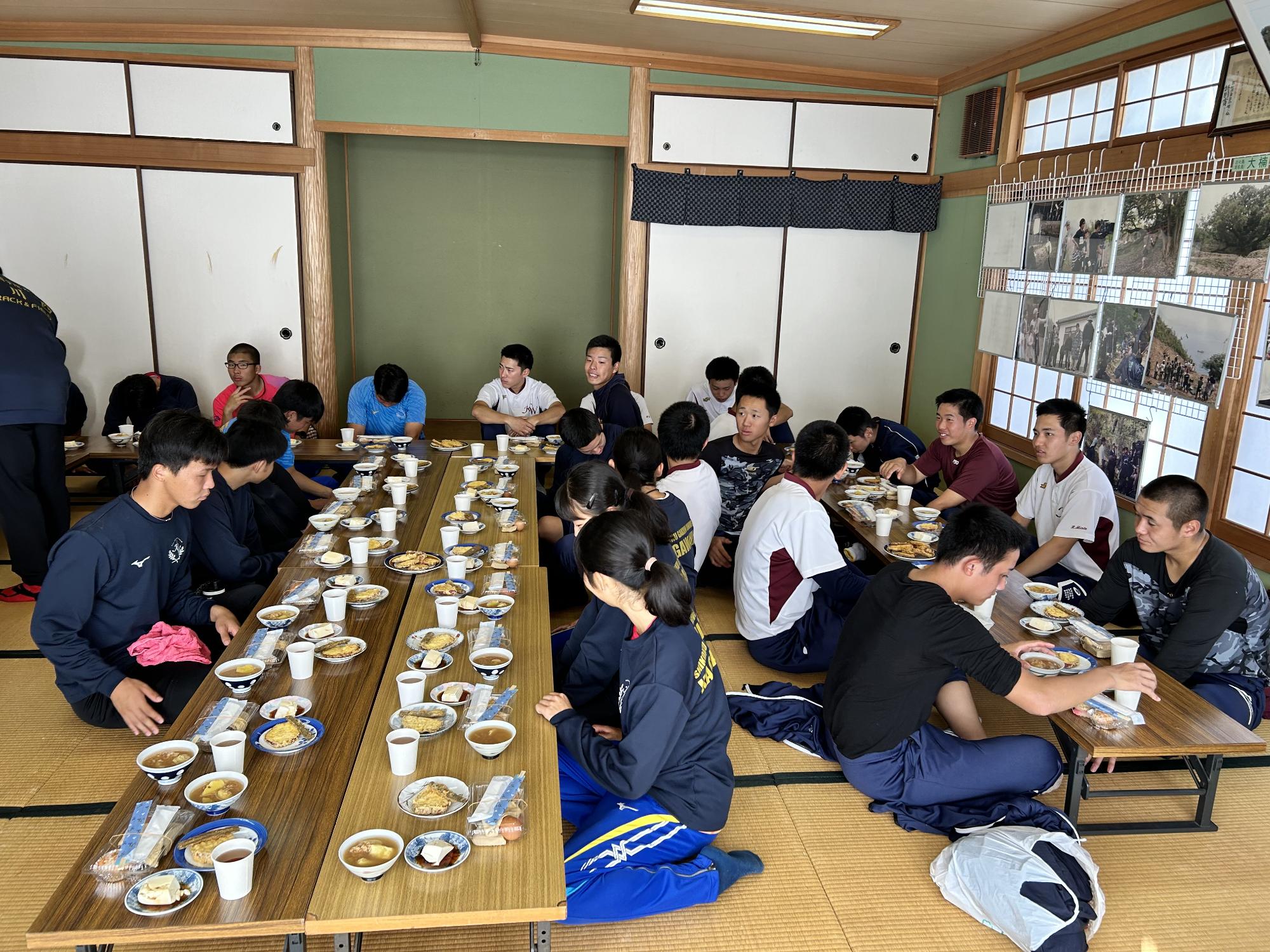 郷土料理の茶粥のお接待
