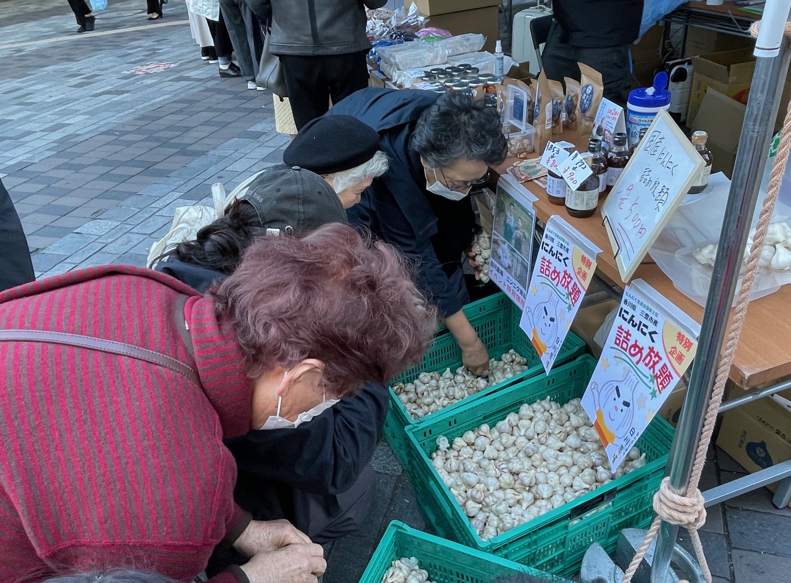 にんにくの袋詰め