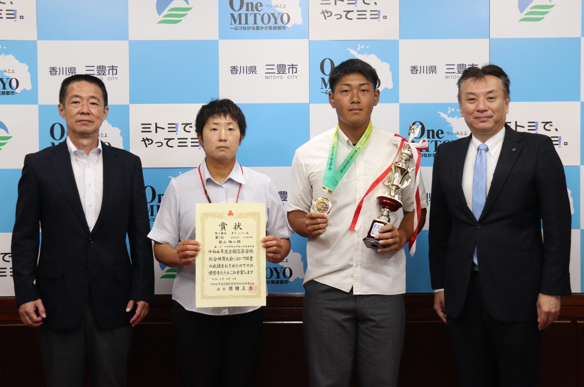 秋山玲二郎さん(総体男子ハンマー優勝)