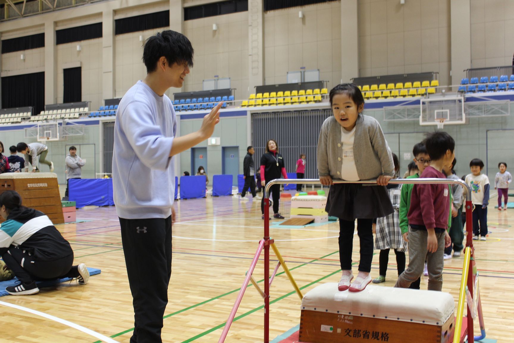 サーキット遊び 鉄棒