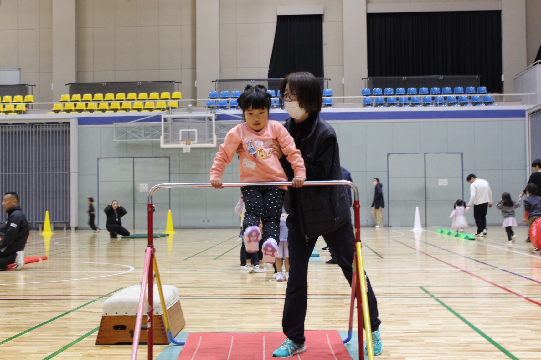 サーキット遊び（鉄棒）