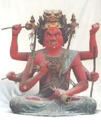 鬼の形相で6本の腕がある赤い木造愛染明王坐像の写真