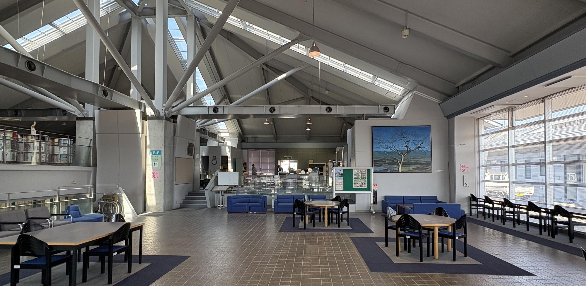 豊中町図書館エントランス