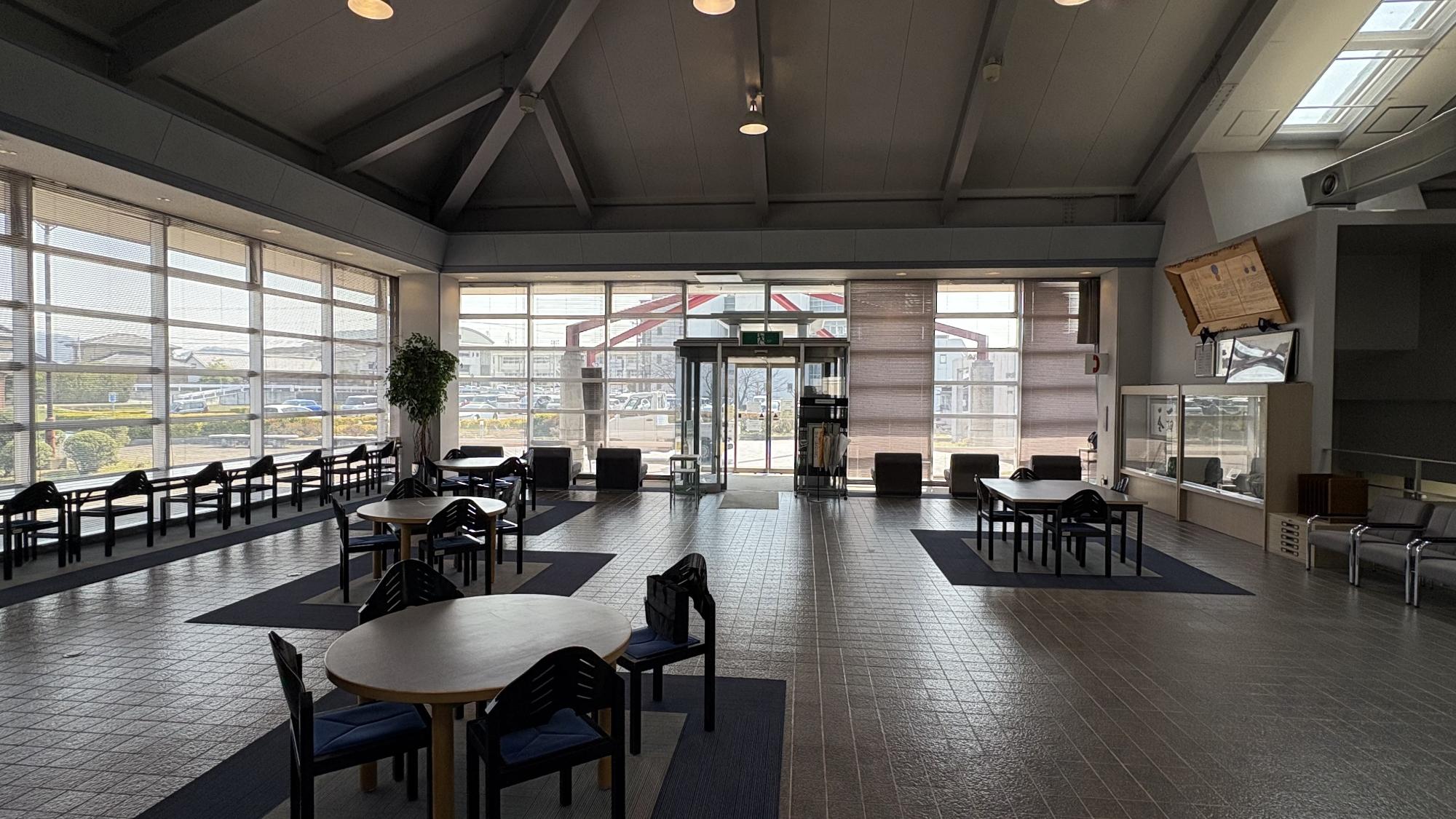 豊中町図書館エントランス3