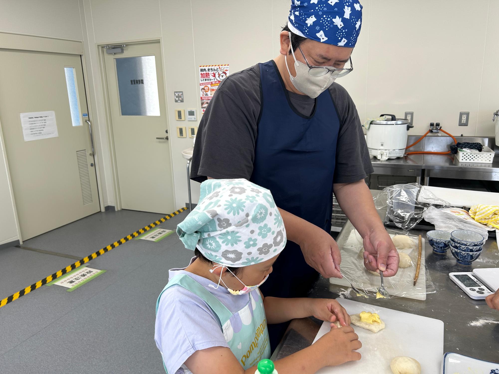 夏休み親子料理教室の様子