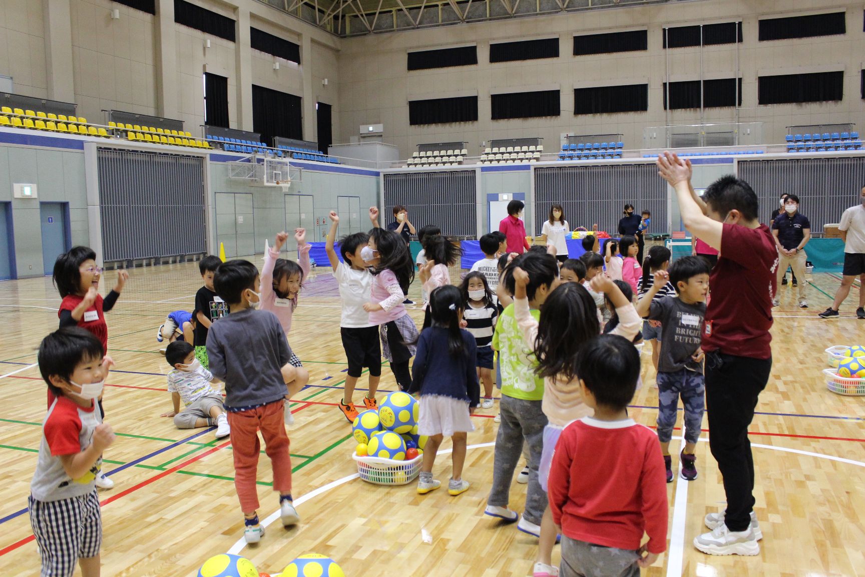 勝って喜ぶ子どもたち