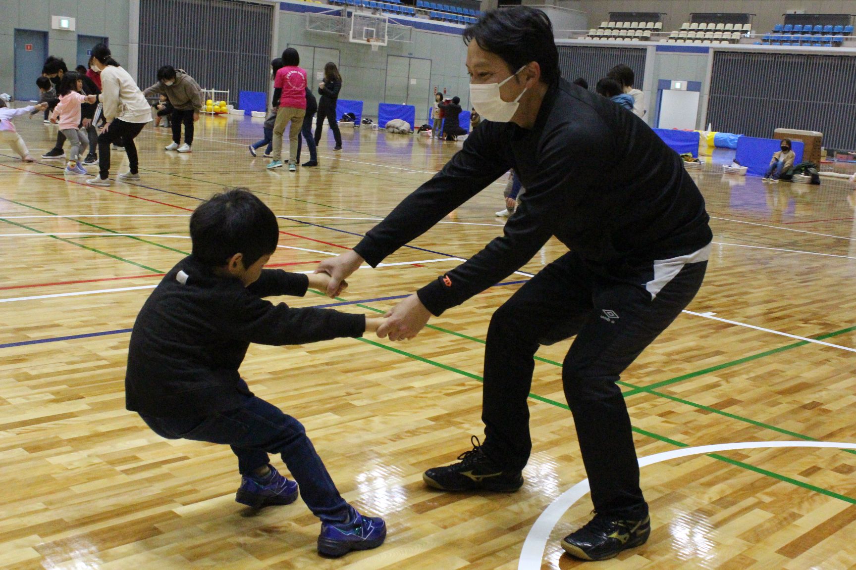 親子で引っ張り合いっこ