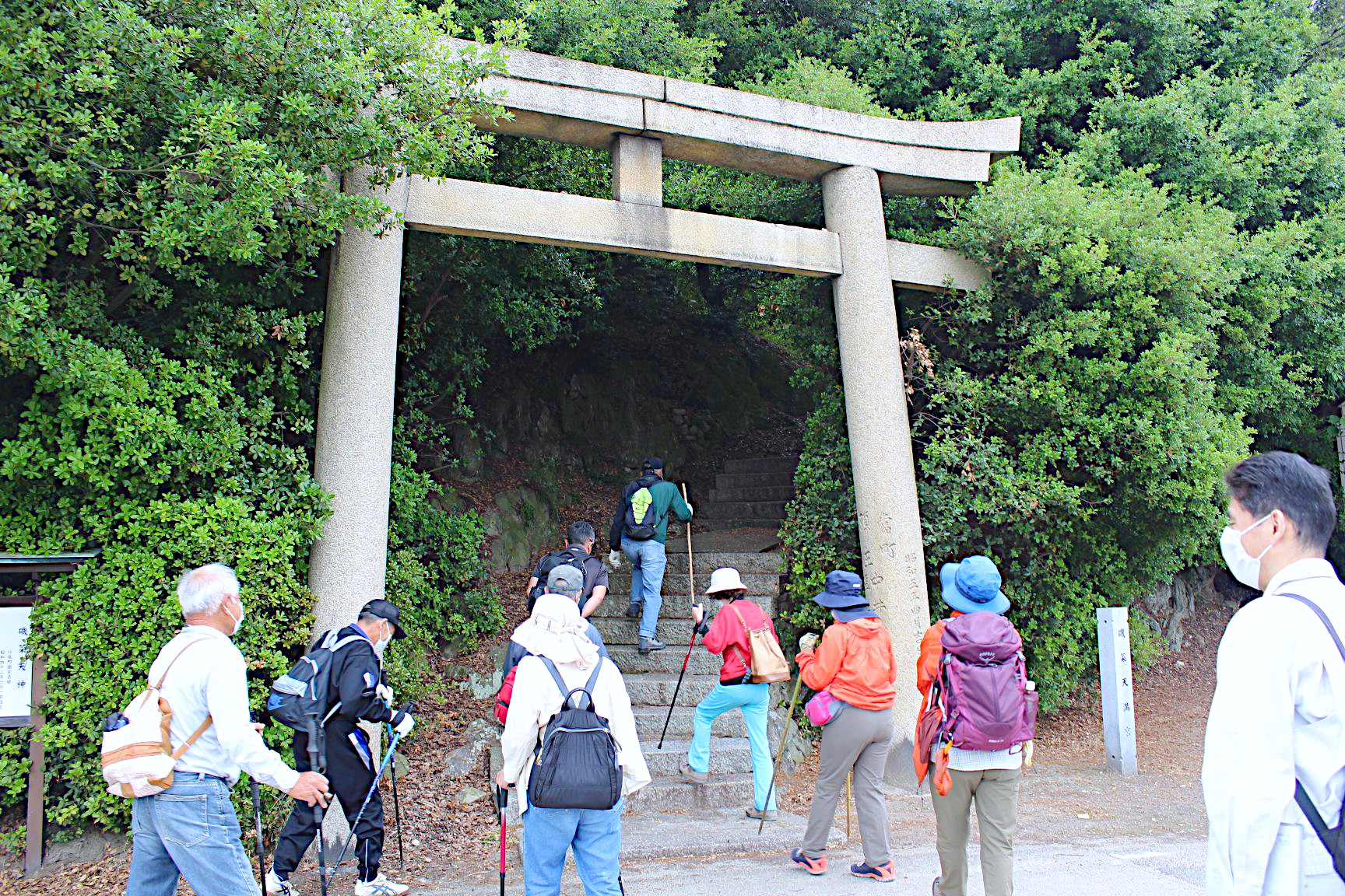 天神山の入り口の鳥居