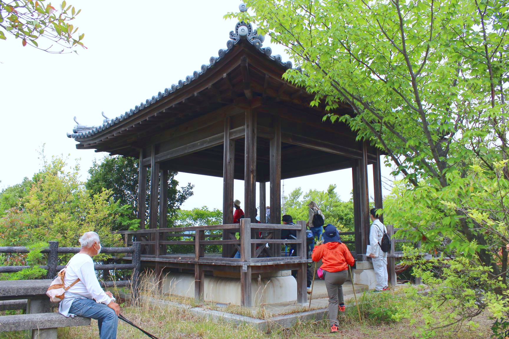 島内の展望台で休憩