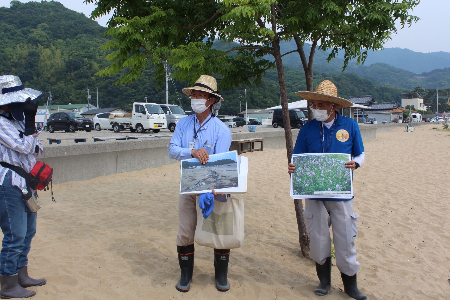 海浜植物の説明をする講師