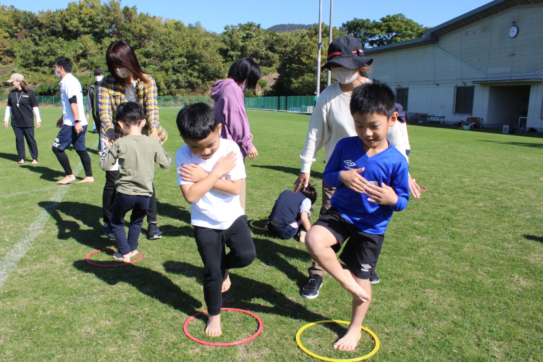 片足立ちで立ち押されても倒れないようにする