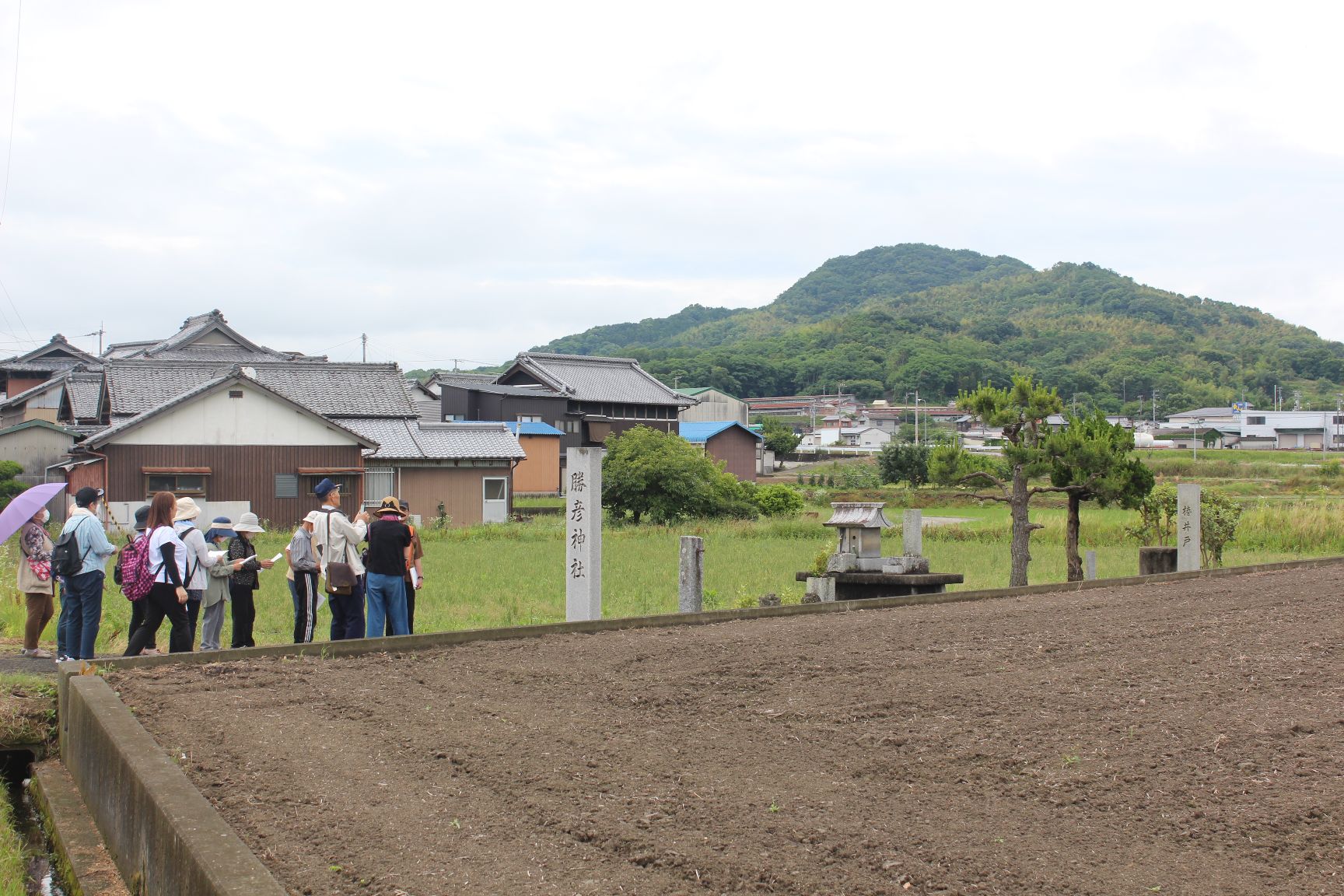 勝彦神社と椿井戸