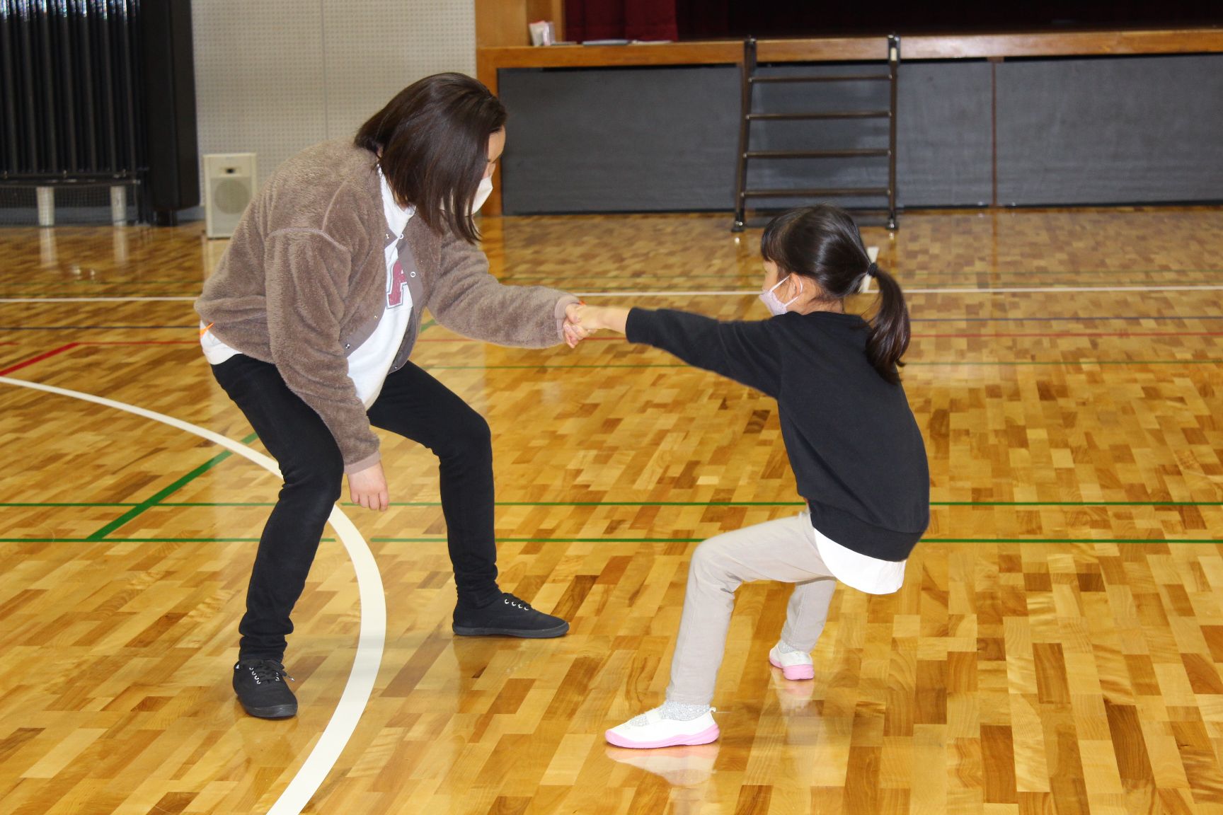 親子で引っ張り合いっこ