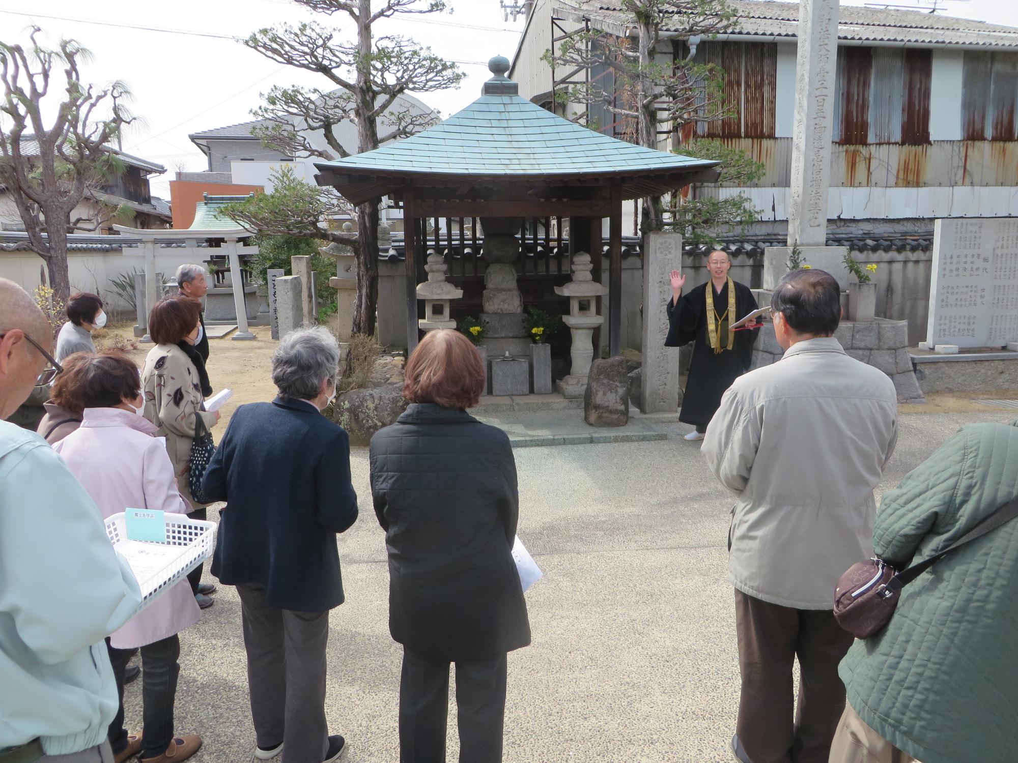 仁尾城主細川頼弘公五輪塔
