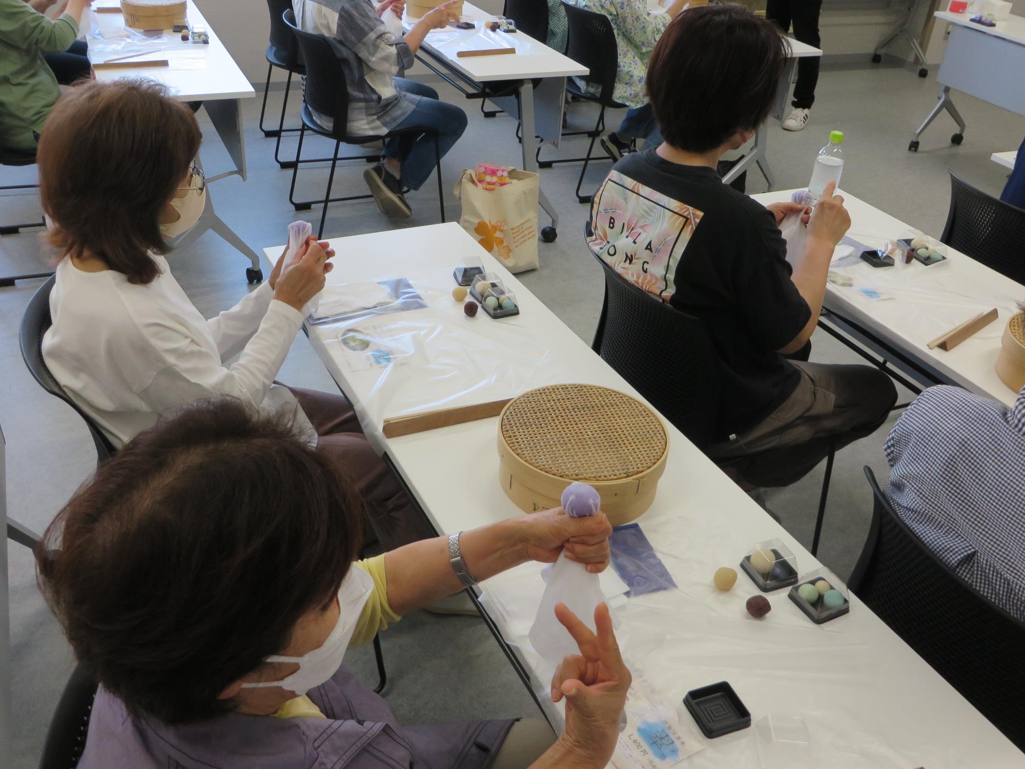 詫間町公民館 「和菓子職人と作る四季の和菓子講座」2