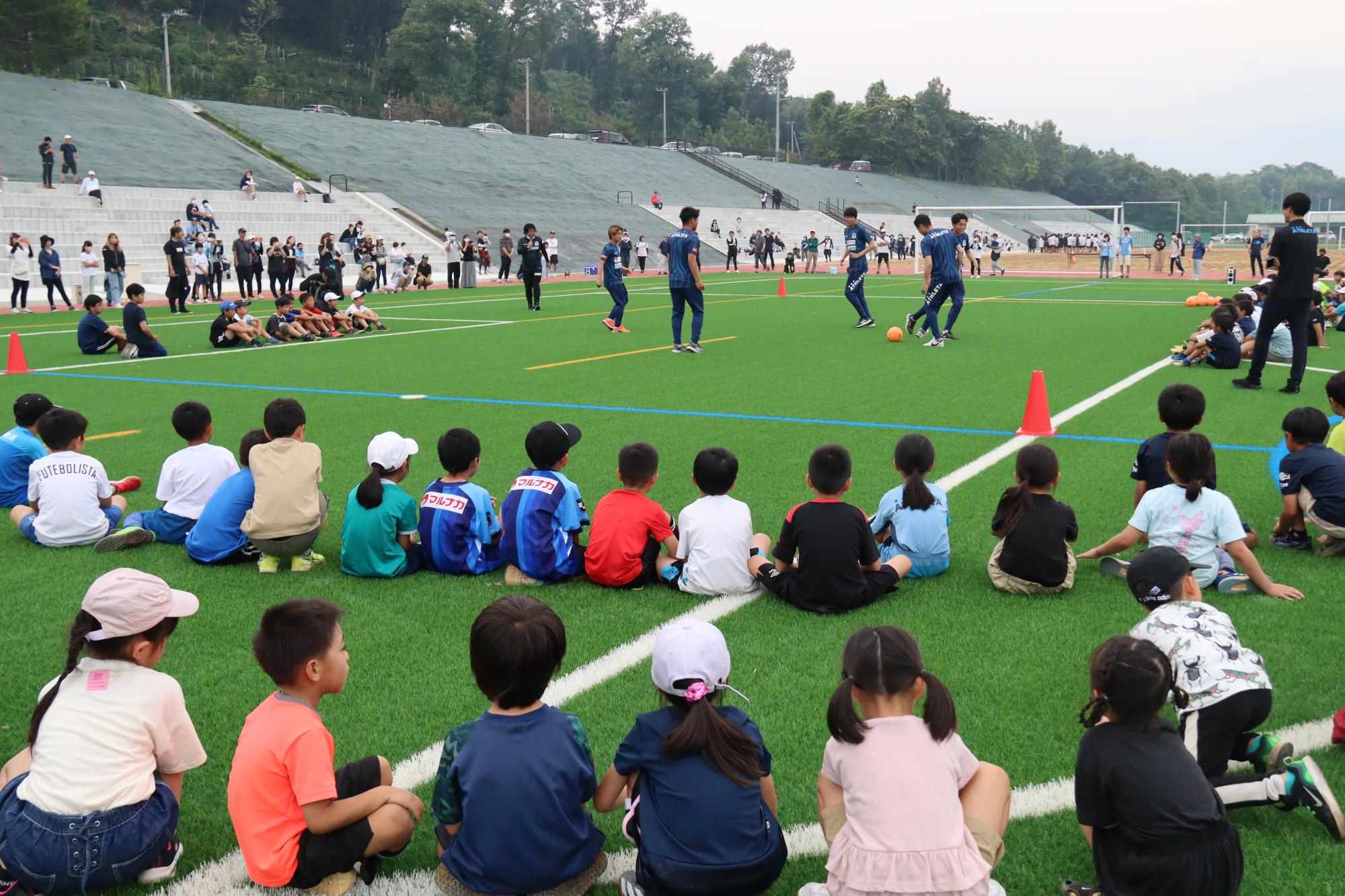 カマタマーレ讃岐の選手と子供たちのふれあいイベント