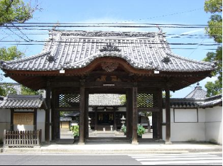 本門寺の山門の写真