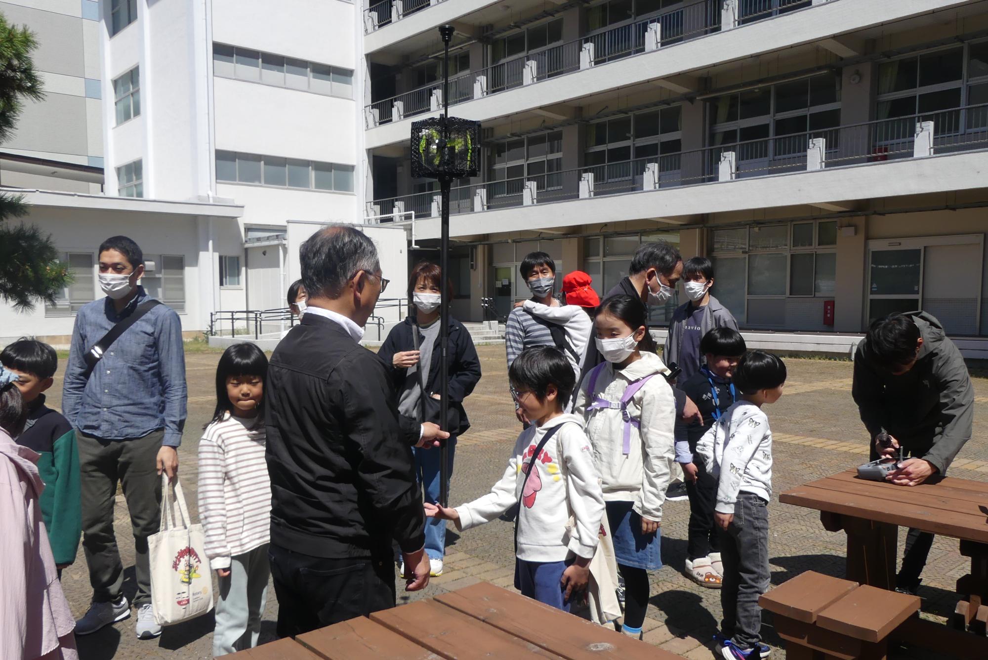 空撮協力企業が開発した機材も紹介してもらいました