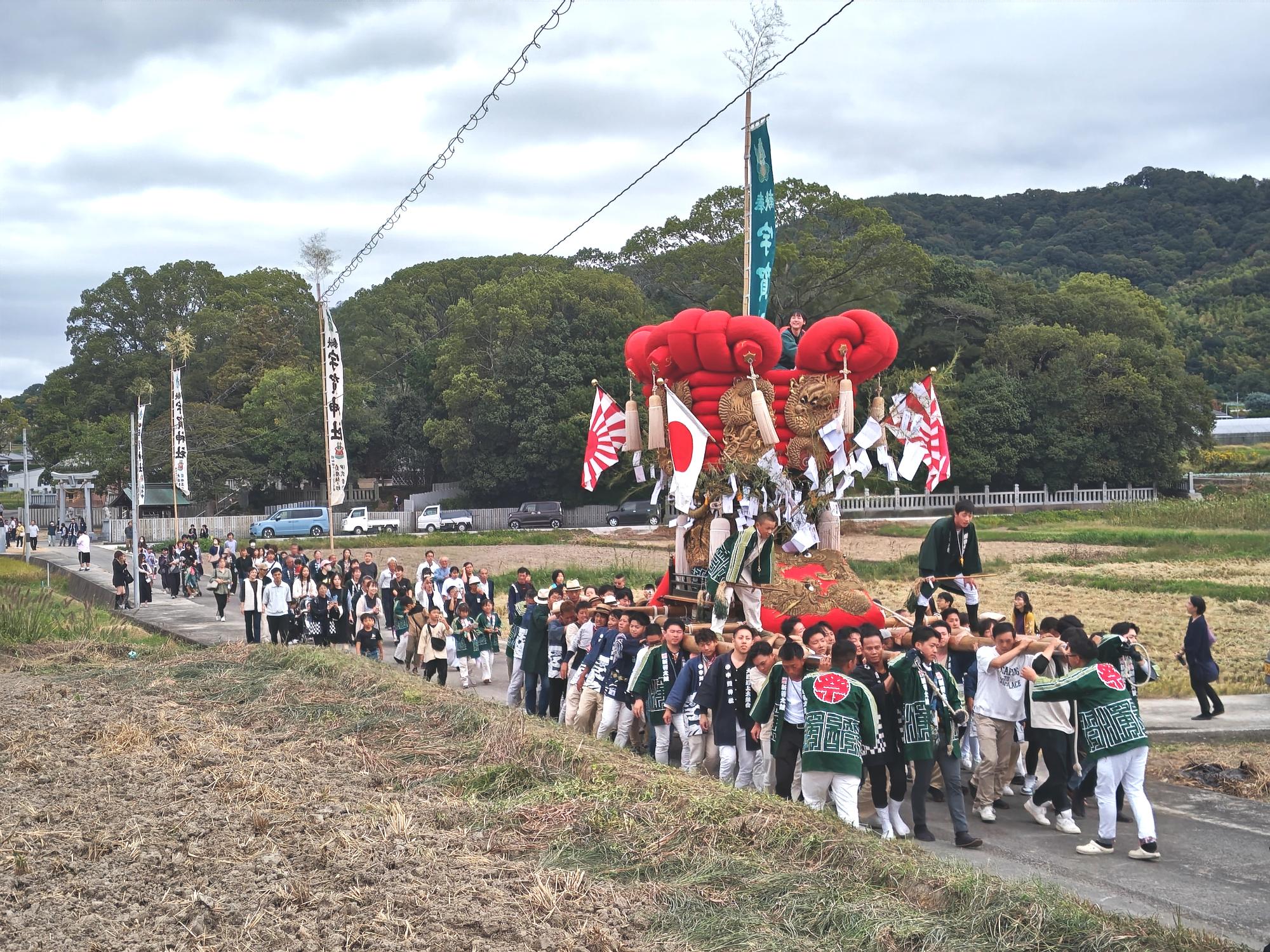 ちょうさも出てにぎやかな秋大祭