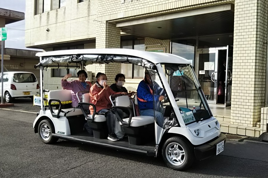 低速で安全な電気自動車であるグリーン・スロー・モビリティ