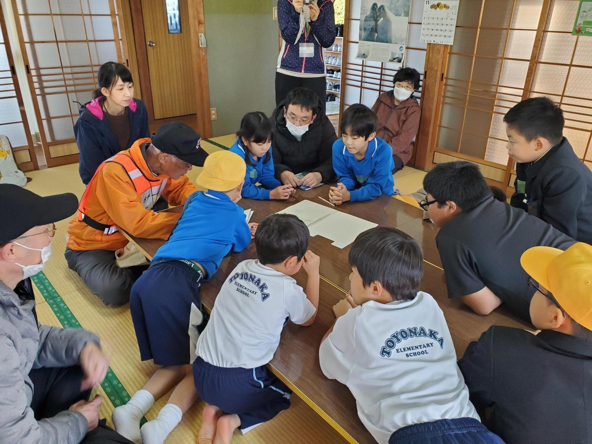 自治会館で話し合い