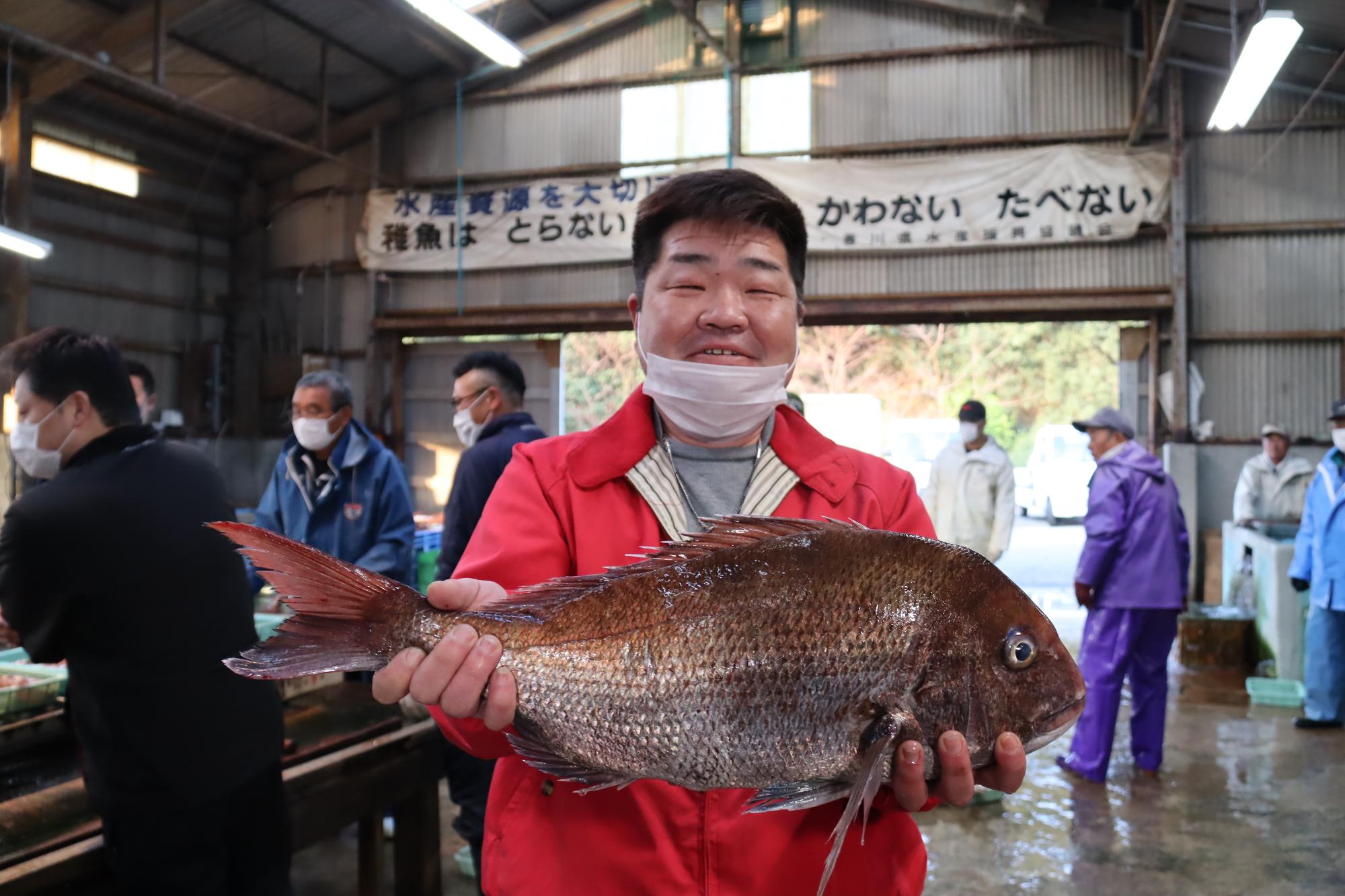 新鮮市場きむらの出来英司さん