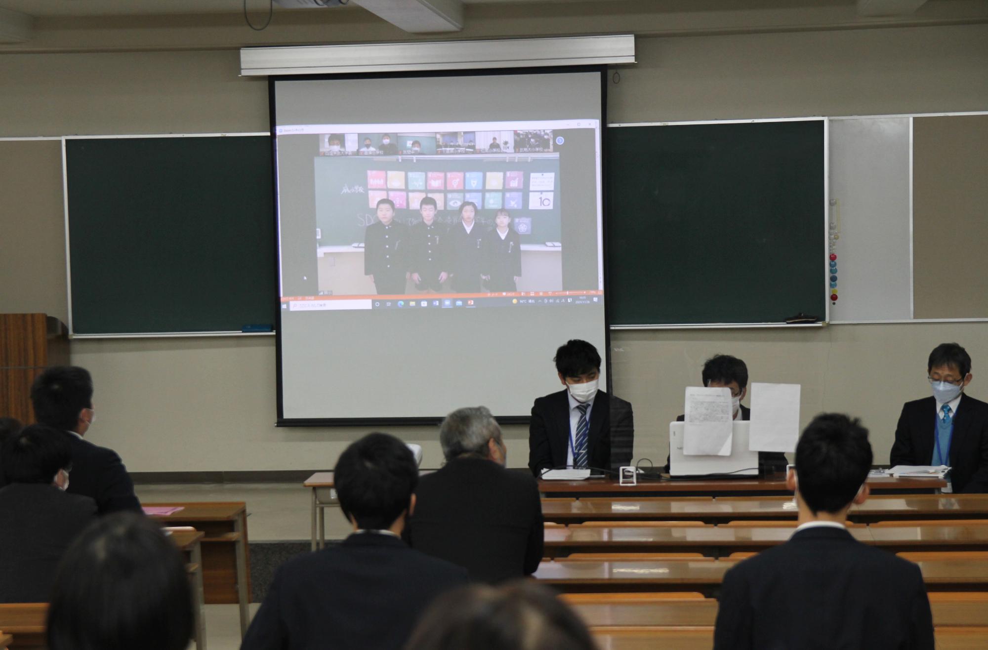 各学校の取り組みを発表