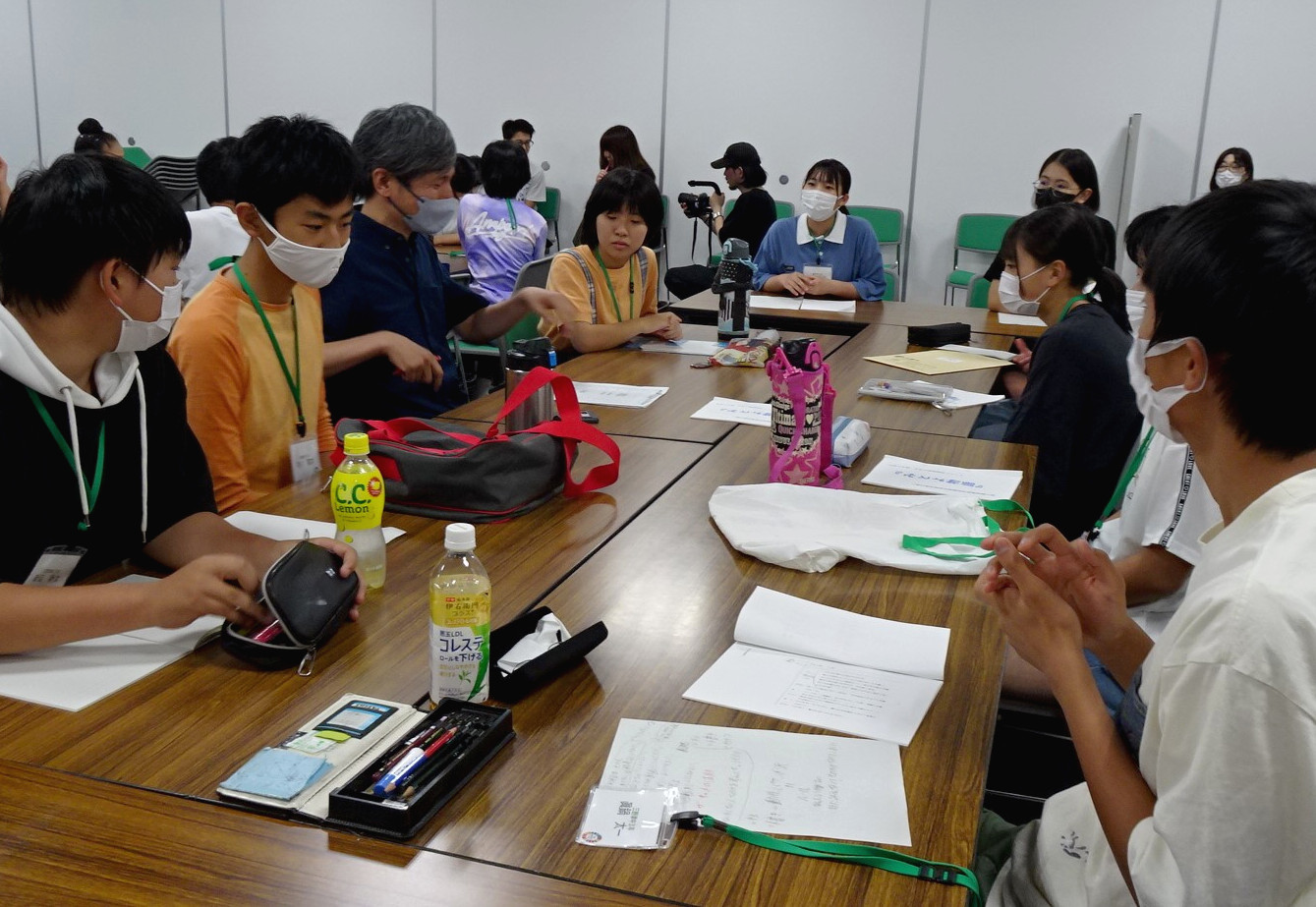 グループに分かれて脚本を作成
