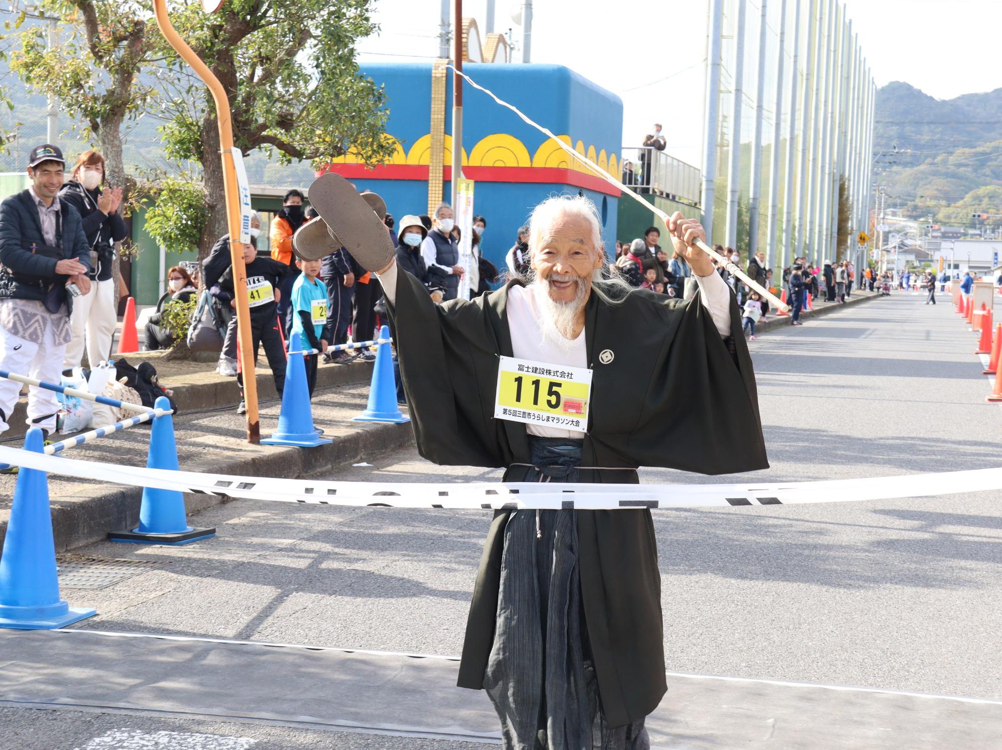 うらしま太郎の格好をした参加者も完走！
