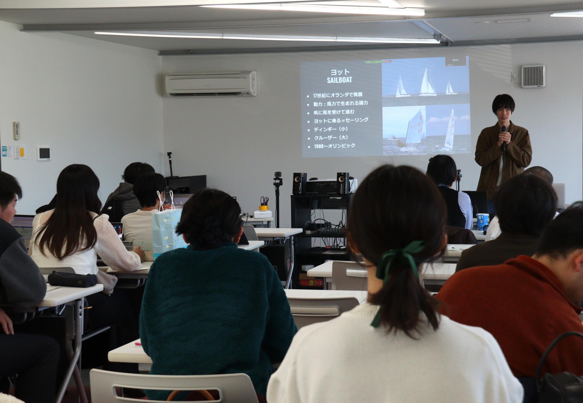 探求部員の発表の様子