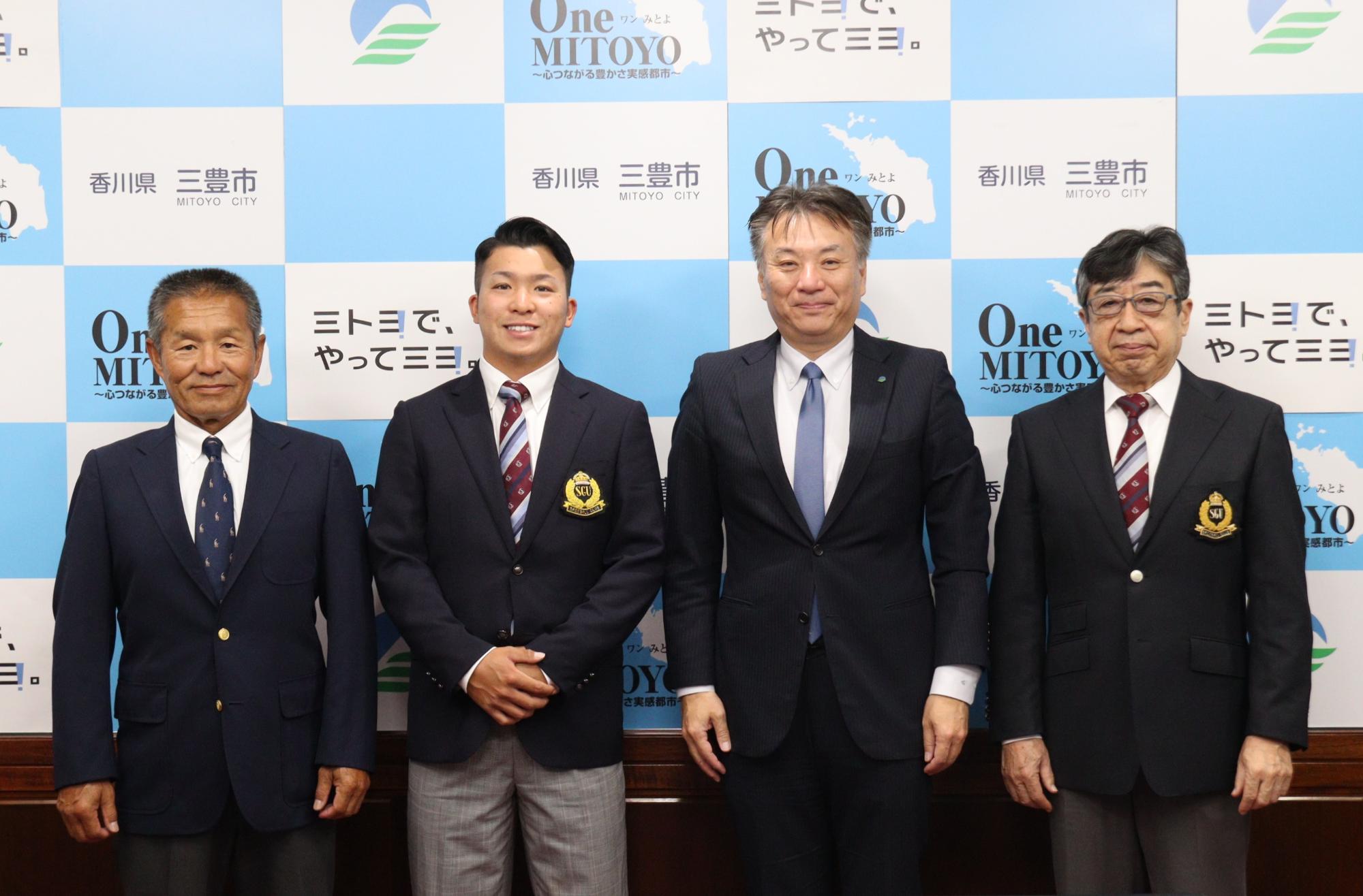 四国学院大学野球部の市長表敬訪問
