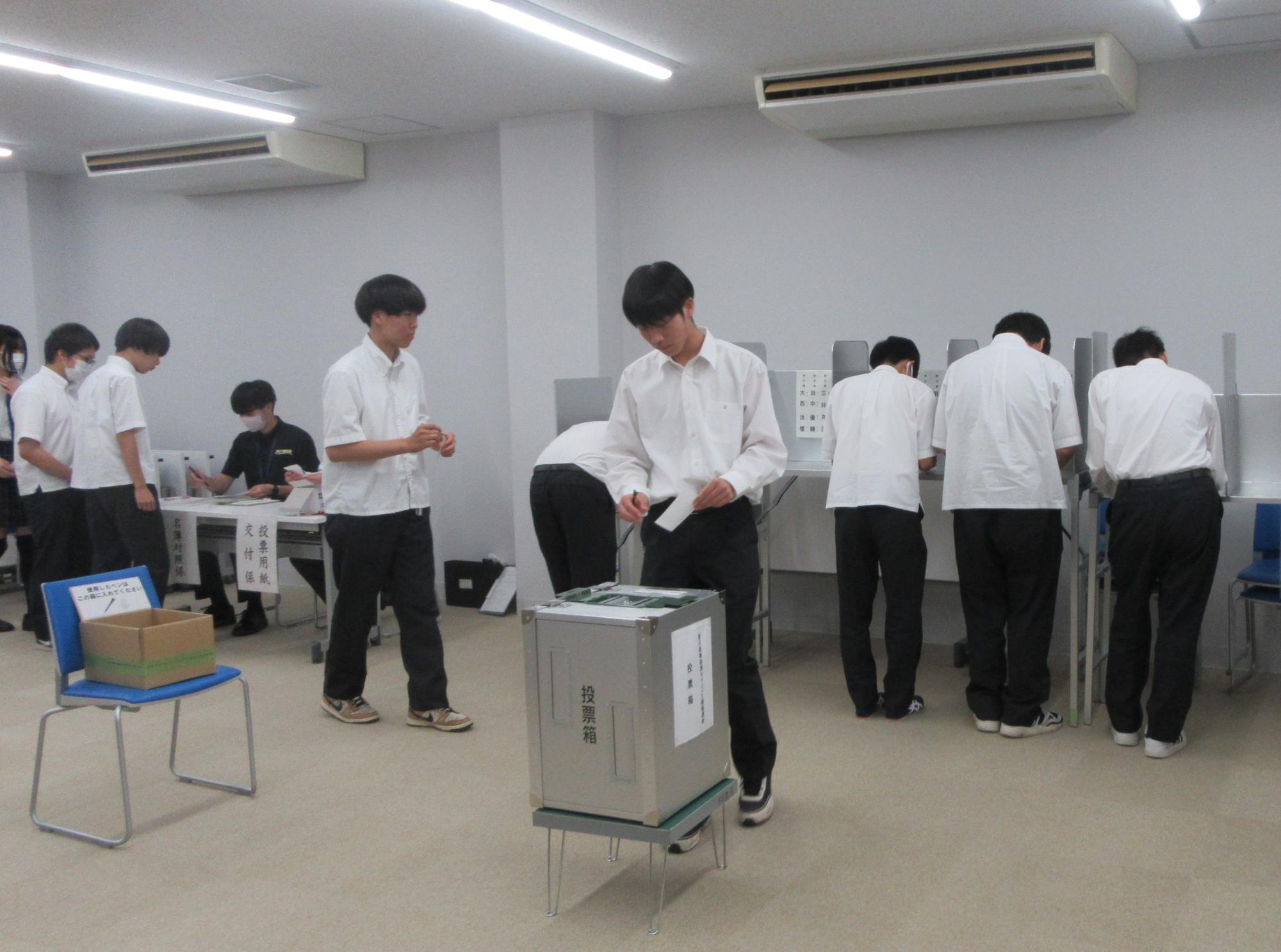 高専生の模擬投票