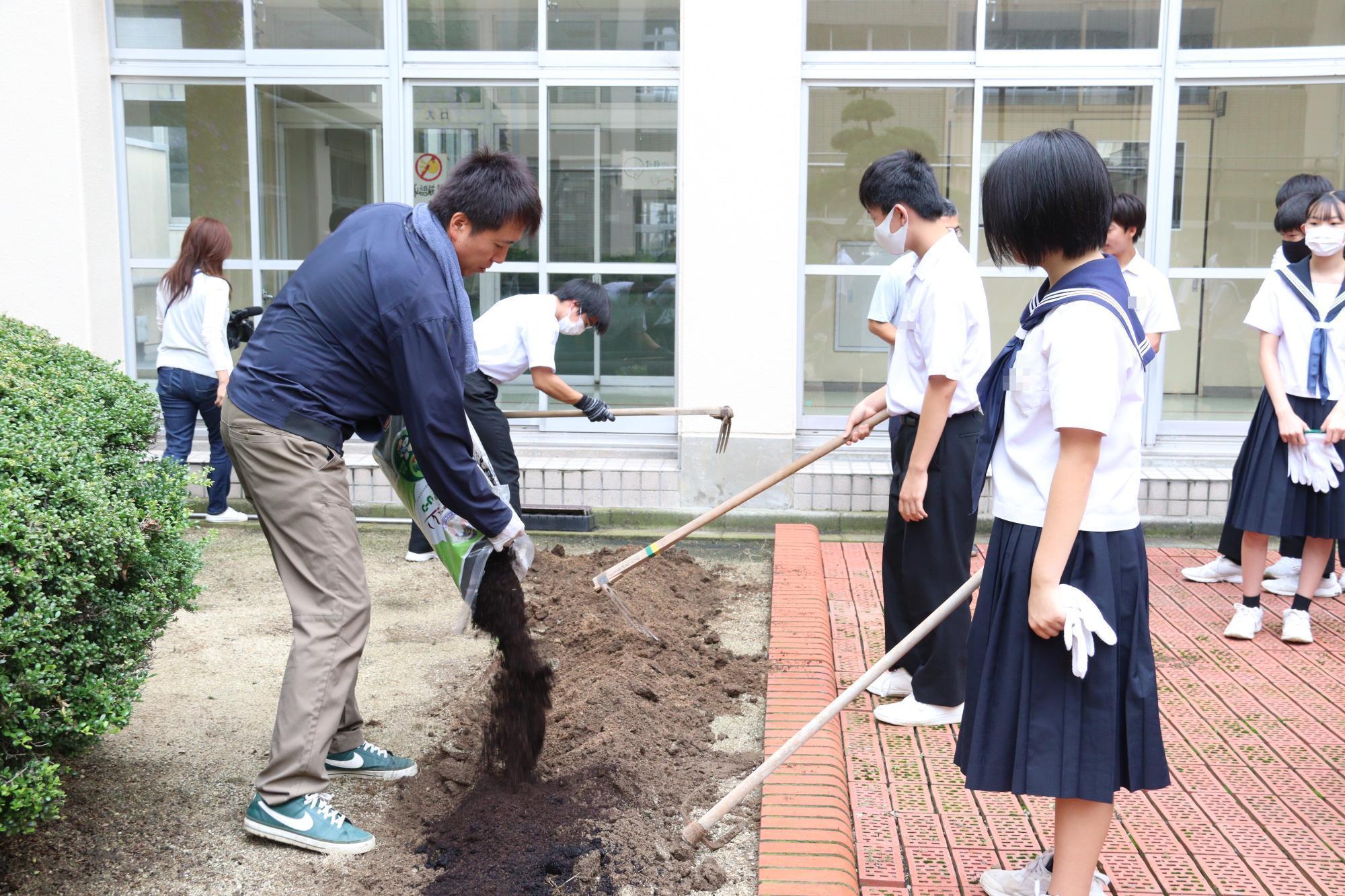 生産者の田中さんから教わります