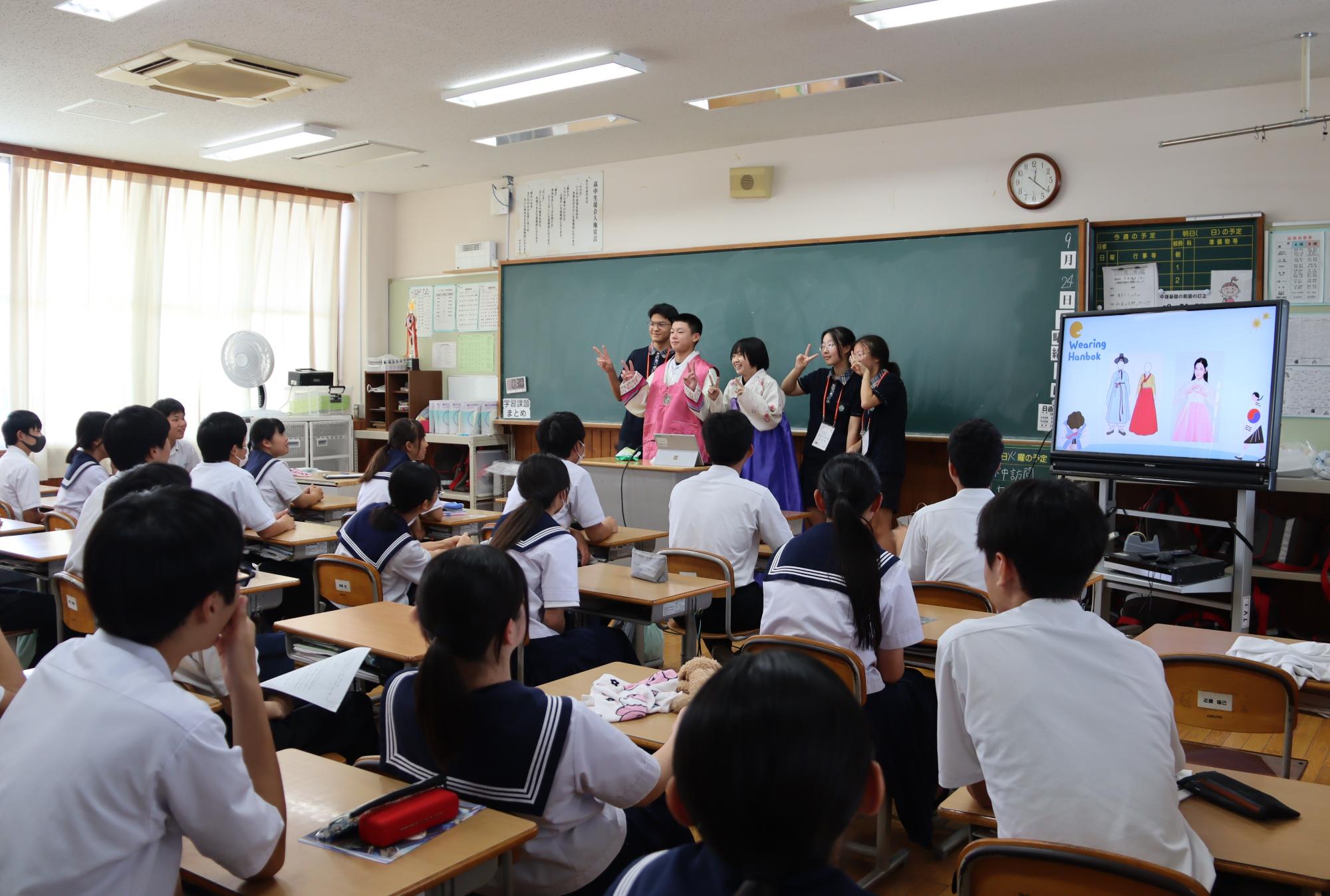 韓国の民族衣装も試着させてもらいました