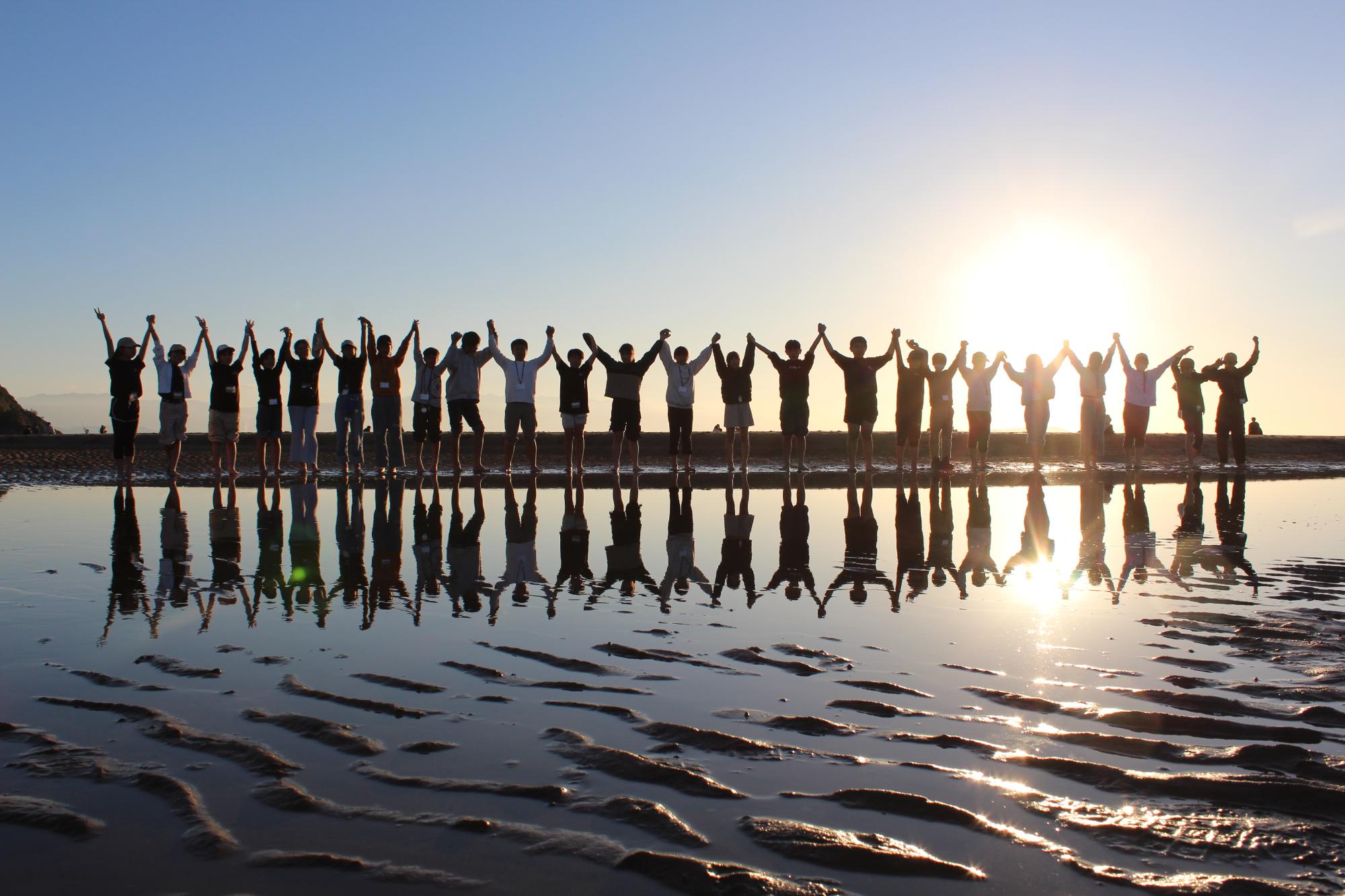 父母ヶ浜で記念写真