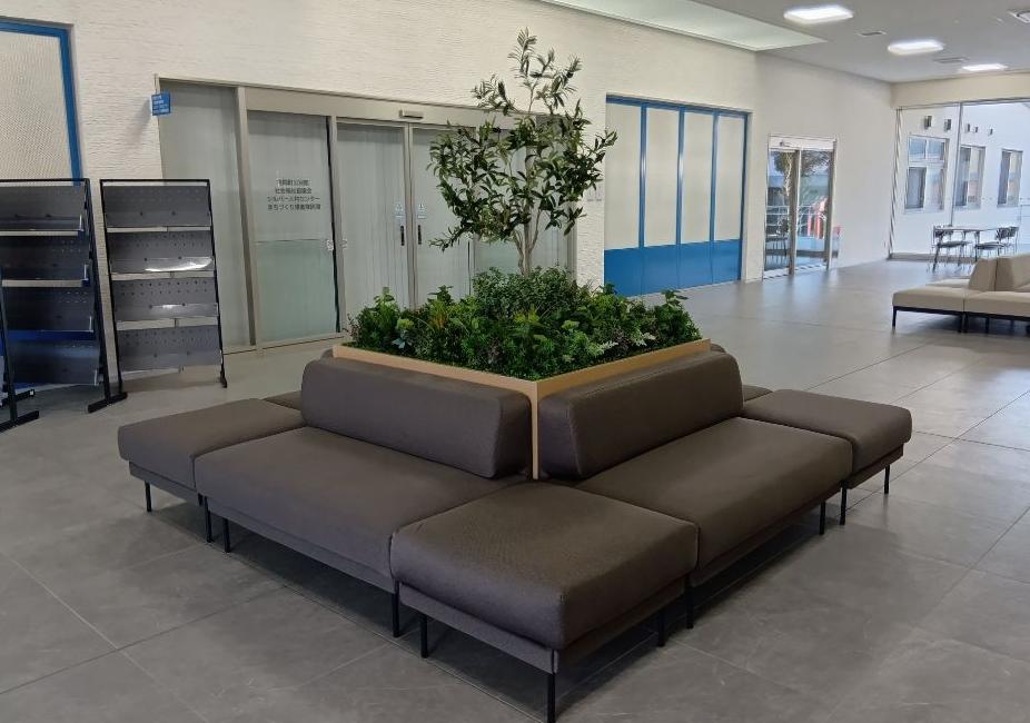 植栽ありのソファ