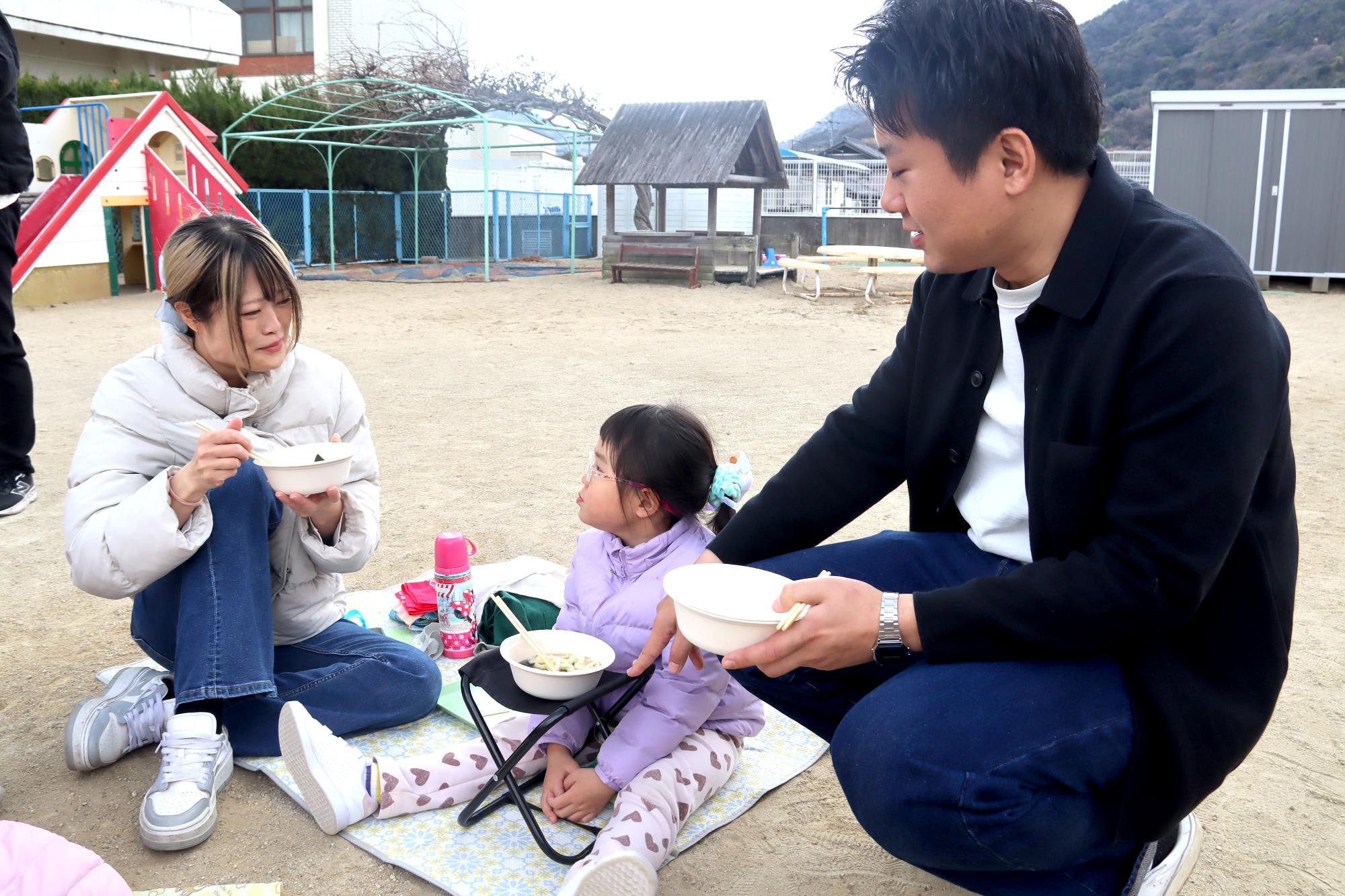 手作りうどんを親子で食べました