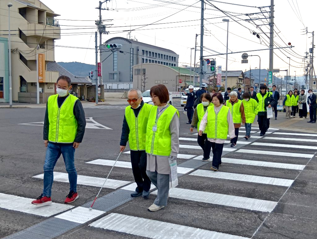 四国初の新基準横断歩道を施工