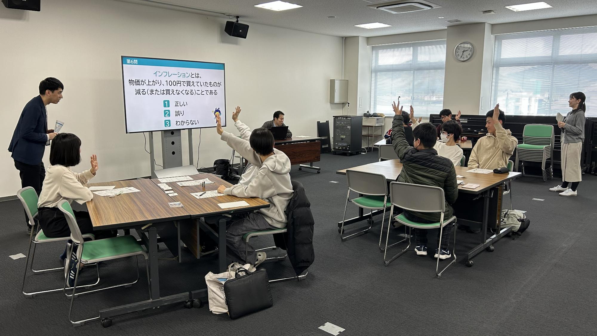 謎解きを通して金融について学びました！（みとよマネー部）