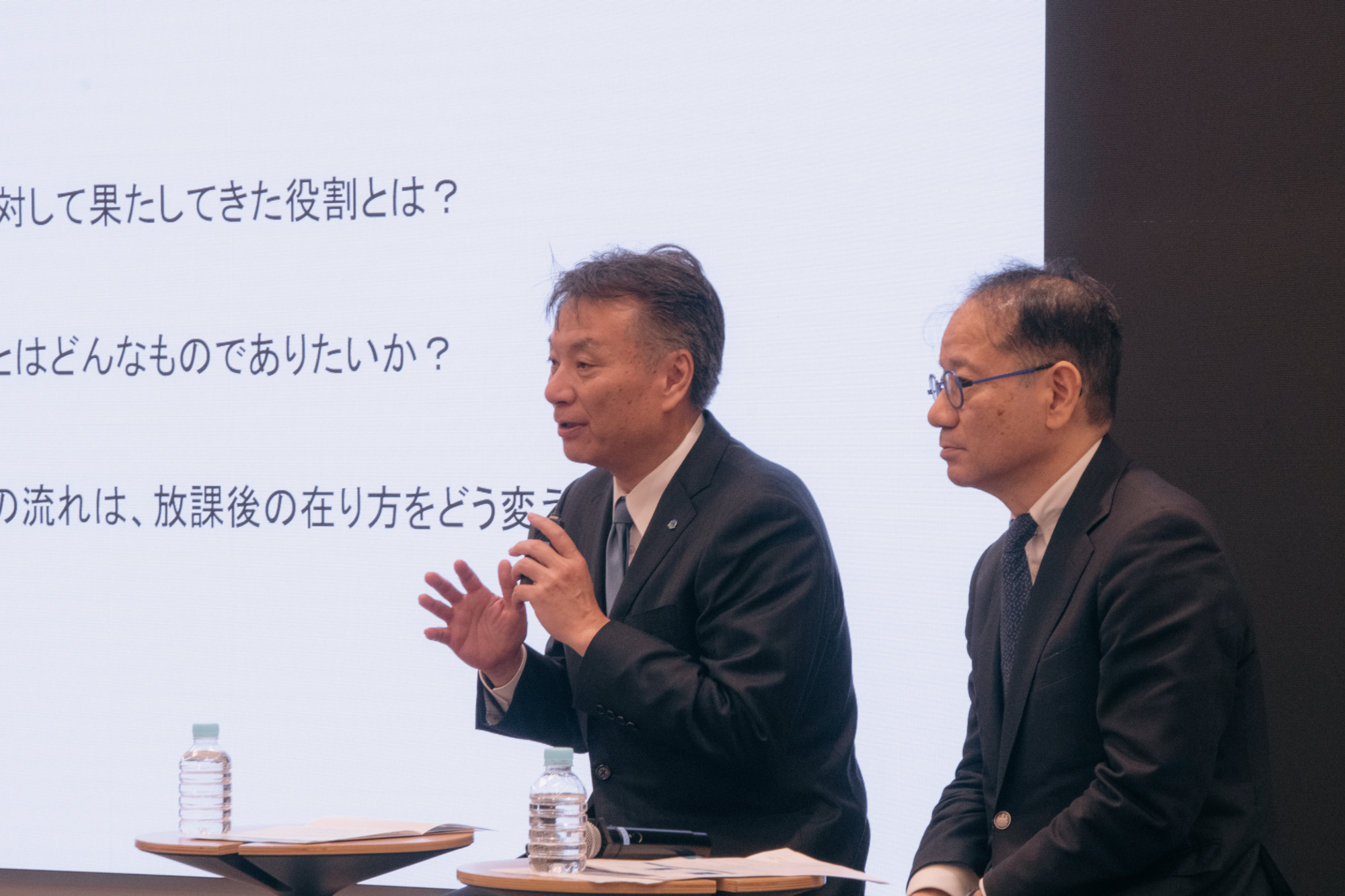 鈴木 寛 氏と並び山下市長も登壇