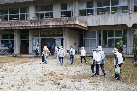 粟島小学校へ避難