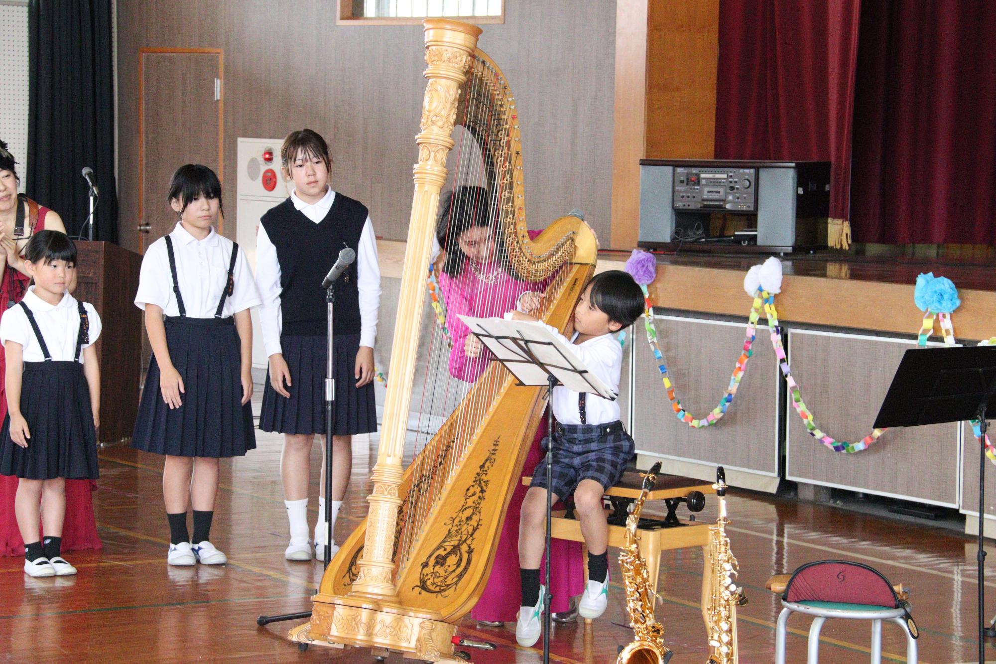 ハープの音色を奏でてみよう