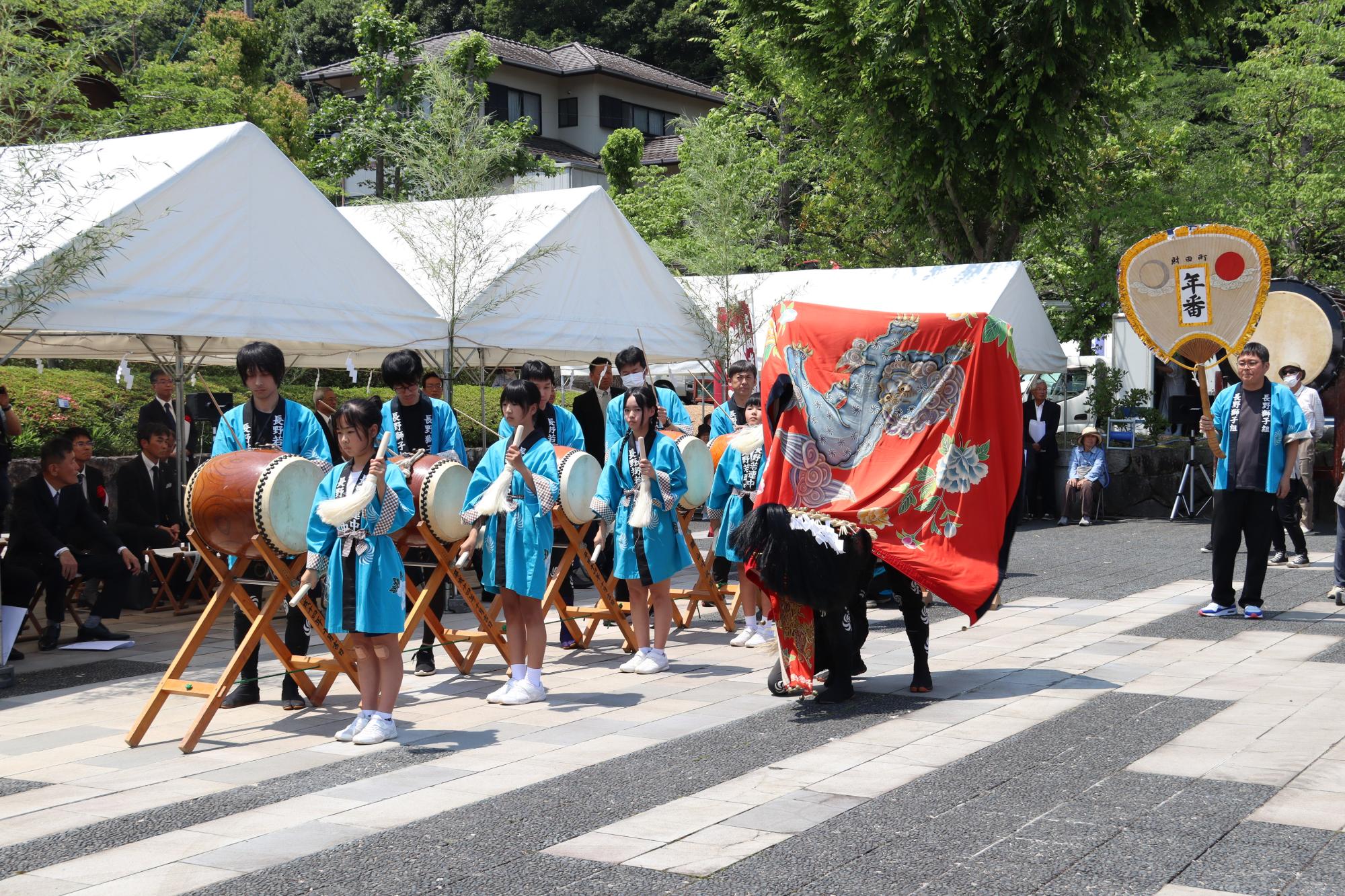 財田町の長野獅子舞も奉納
