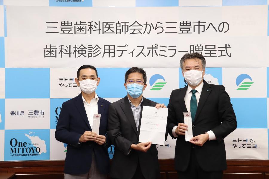 贈呈式の写真